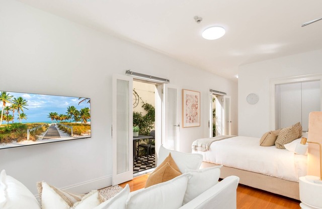 Cosy Inner West Studio with Courtyard