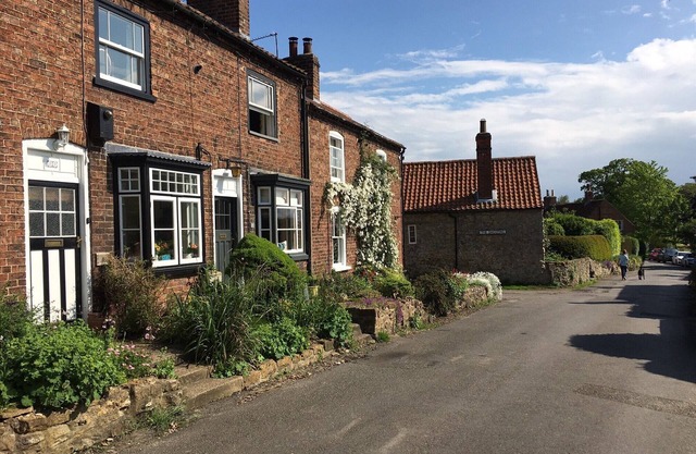 Cosy Lincs Wolds cottage in picturesque Tealby