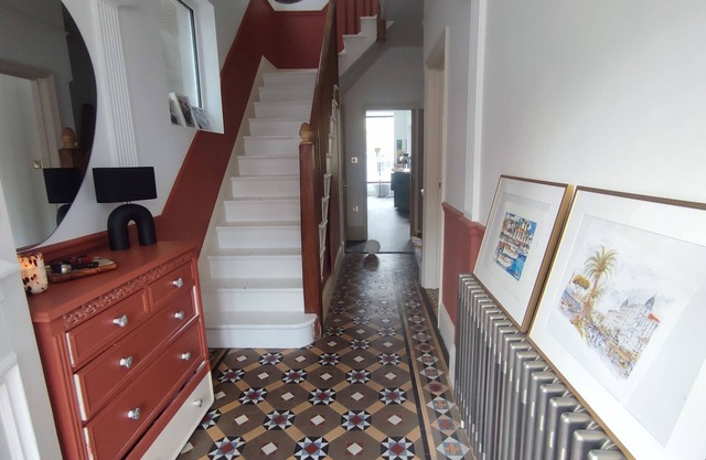 Cosy London Family House Plus Sweet Cat