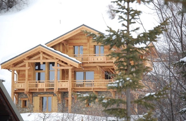 Cosy luxury chalet apartment, direct access to slopes, panoramic view