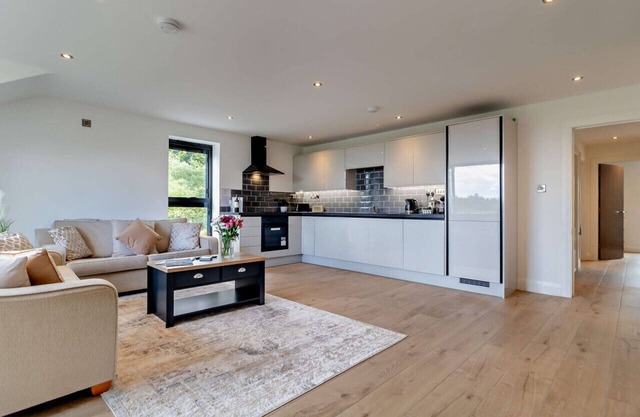 Cosy Nook Six - Three Bedroom Apartment, Sleeps 6
