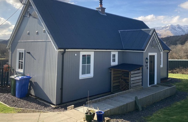 Cosy Scottish West Highland Cottage River Orchy and Magnificent Mountain Views