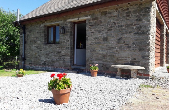 Cosy, smart self-contained stone cottage, 1000 feet up