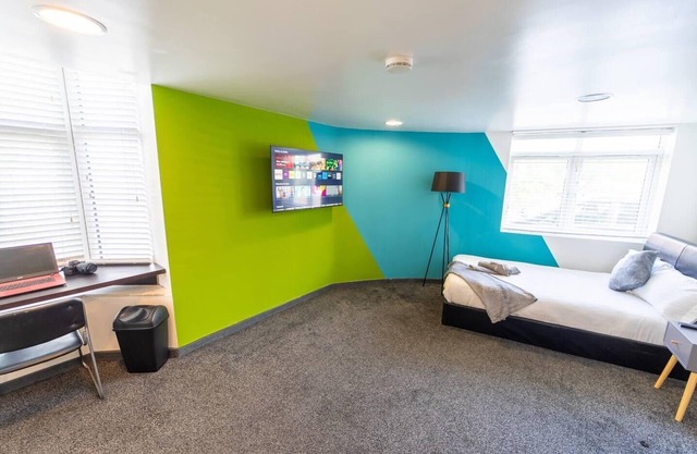 Cosy spacious studio available