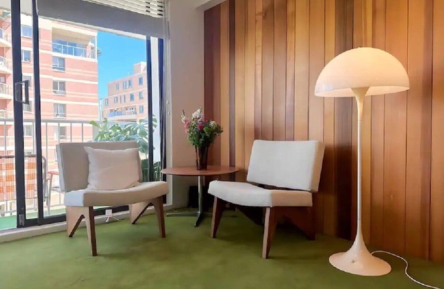Cosy Studio in Bondi Junction in 1970s building