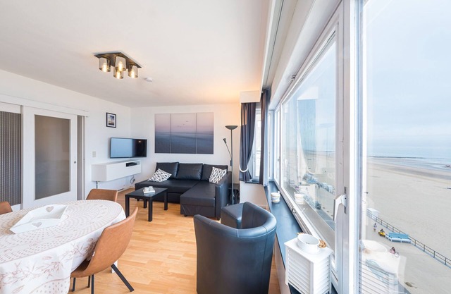 Cosy studio with sleeping area and sea view