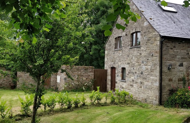 Cosy two bedroom lodge on the edge of Raheen Woods