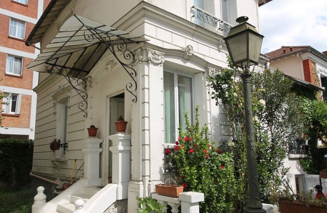 Cosy Villa 2 min RER B- located between Paris and Challes De Gaules Airport
