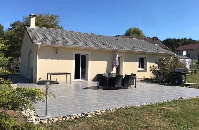 Cosy villa in wooded surroundings Heated swimming pool available from May to September