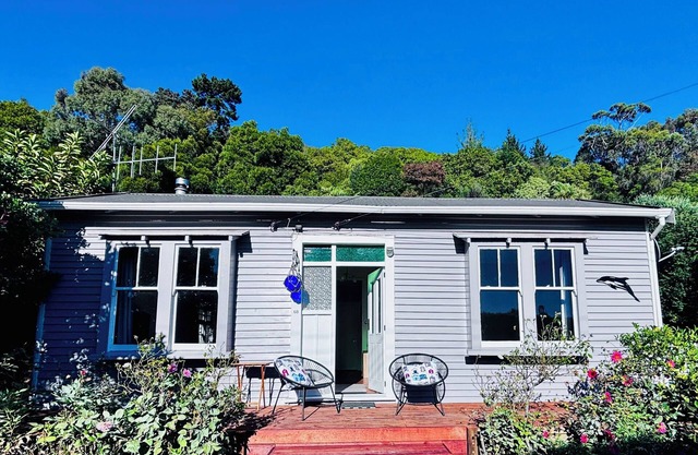 Cosy vintage villa in central Kaikoura. Short walk to town & beach. Pet friendly
