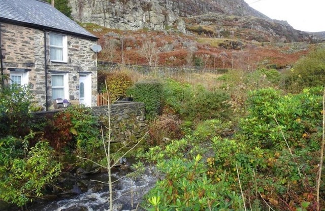 Cosy Welsh Cottage near to Ffestiniog Railway, local beaches, walks & activities