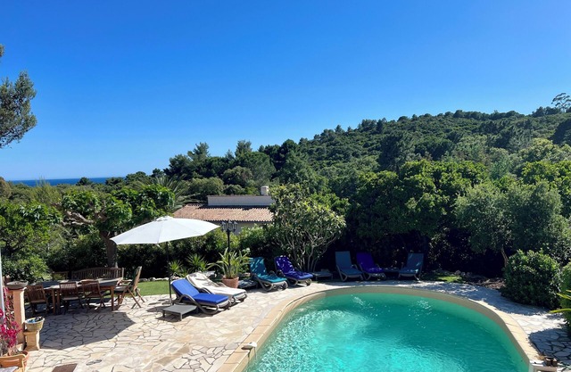 Cote d'Azur, La Croix Valmer Golf de St Tropez, Villa with pool & sea view