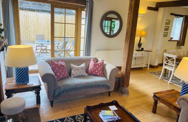 Cotswold Country Cottage