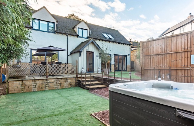 Cotswold Holiday let With hot tub - The Old Garage