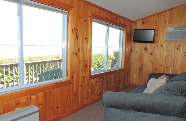 Cottage #1 - 3 bedroom/1 bath