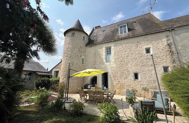 Cottage 15 km from Amboise! Fireplace and indoor pool ideal for relaxing