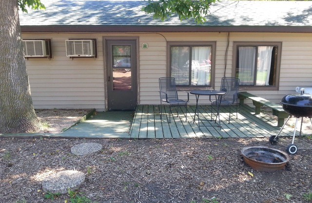 Cottage 4 is great for family gatherings, & fishing on Lake Osakis!
