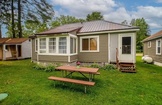 Cottage #6 - Cute and airy 2 bedroom cottage right on Chautauqua Lake!