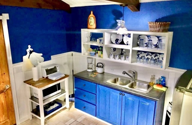 Cottage above rainforest, stunning volcano view, beautiful gardens, Boquete