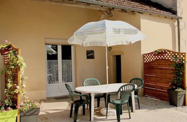 Cottage beside the Briare Canal, in the heart of Puisaye ponds.