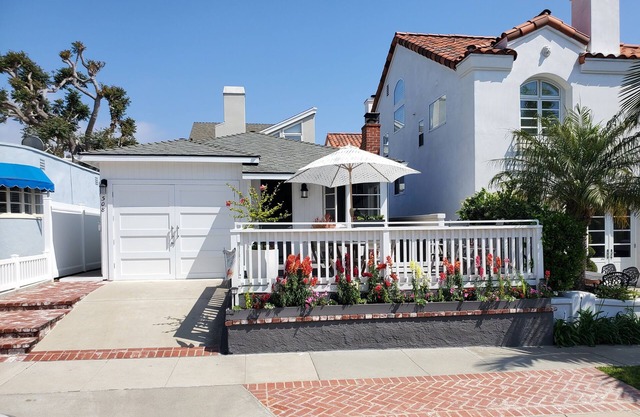 Cottage by the Sea. Charming two bedroom, two full bath front unit in CDM.