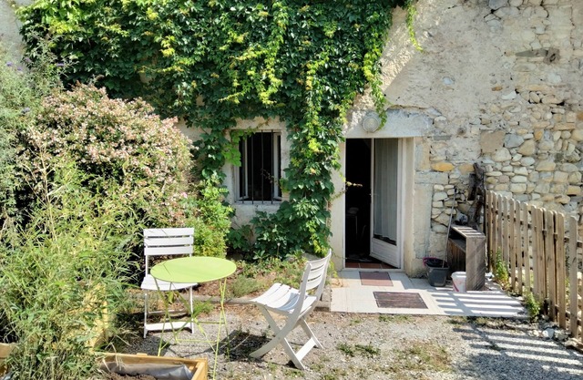 Cottage close to the village center and Drôme