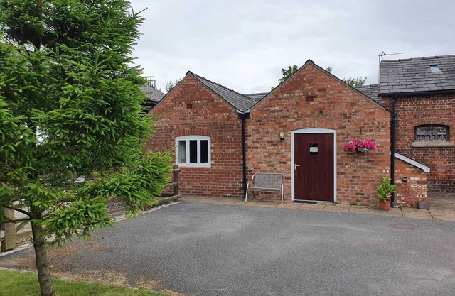 Cottage-Ensuite with Shower-The Stable