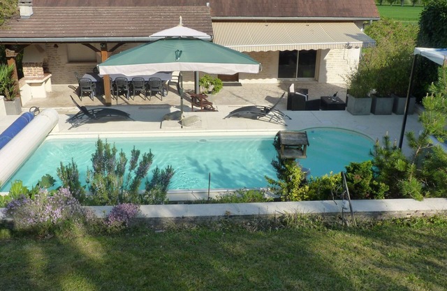 Cottage for 2 to 10 people with heated pool