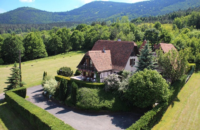 Cottage for 8-10 people to 12 people