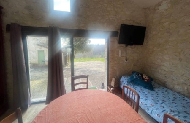 Cottage 'Chez Mémé Coucou 1 Chambre Dortoir' with Shared Terrace, Garden and Wi-Fi