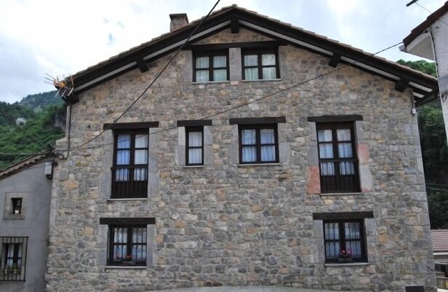Cottage (full rental) El Colladín for 9-10 people
