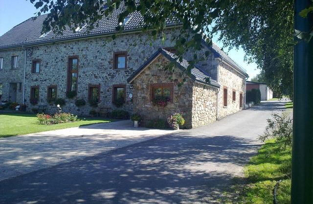 Cottage in Baugnez with Sauna & Farm Fun