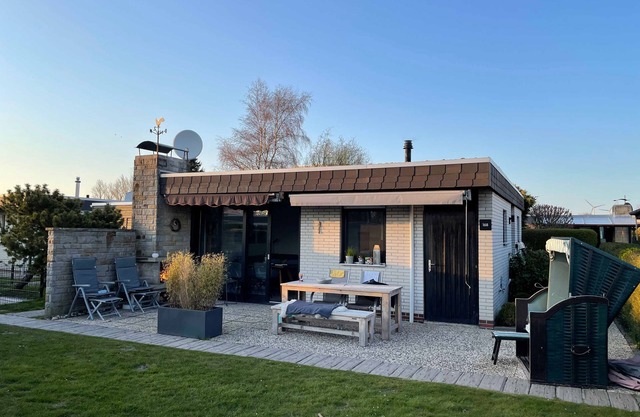 Cottage in front of the dike