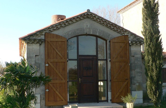 cottage in the camargue on the edge of the small rhone