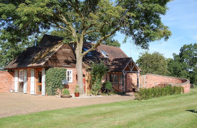 Cottage In The Heart Of Warwickshire