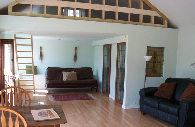 Cottage In The Valley On 50 Acres.