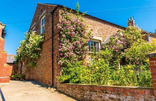 Cottage in village location with lovely views to the Hambleton Hills and White H