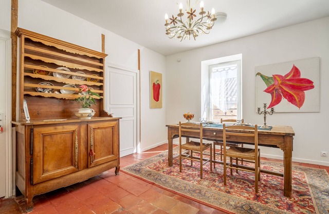 Cottage 'La Maison Des Remparts' with Private Garden and Wi-Fi