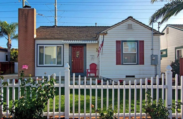 Cottage near Sea World, Old Town, & Beaches