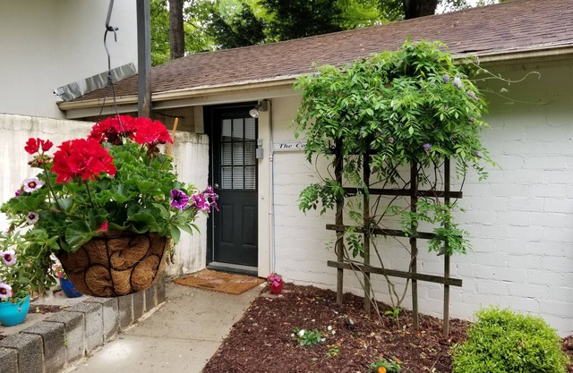 Cottage on Hamby