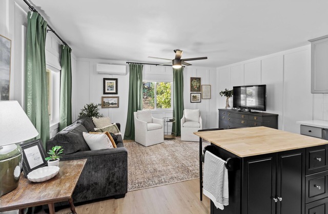 Cottage on King: Stylish and comfortable in the country!