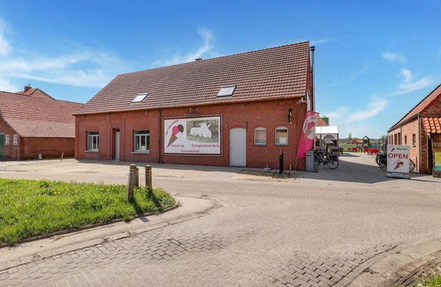 Cottage on sheep farm with gelateria