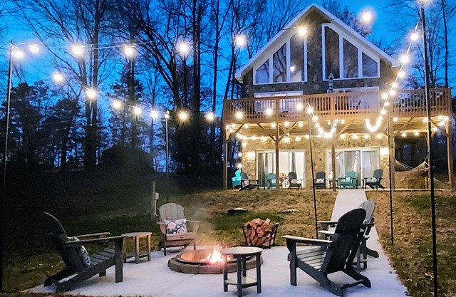 "Cottage On The Cove" Private Lakefront Paradise with Paddleboards & Kayaks