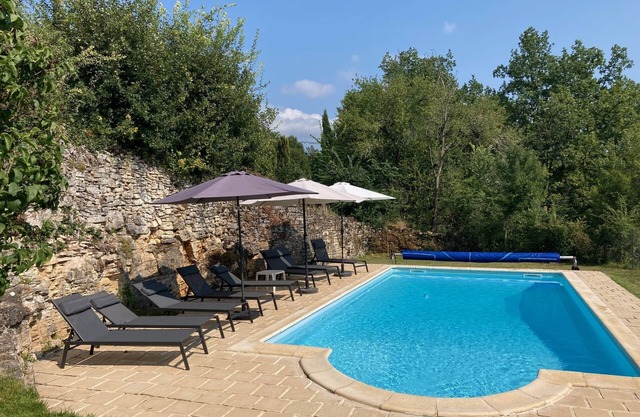 Cottage on the Salviac hillsides with a private pool