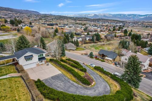 Cottage on the hill sleeps 6 views gym office