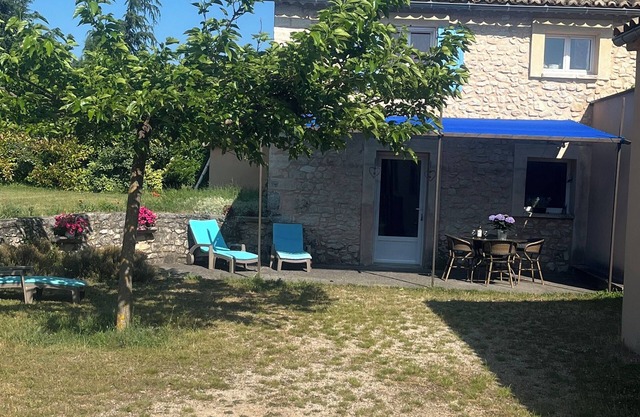 Cottage rental at the foot of Mont Ventoux surrounded by lavender in Sault en Provence