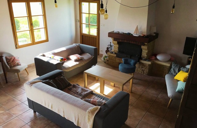 Cottage- Sleeps 10 - Sea view