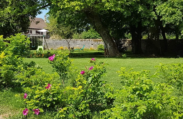 Cottage vineyards of the Hautes Côtes de Beaune, Beaune of 15MN, Wine Route