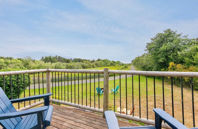 Cottage w/Sundeck near Beach | WiFi