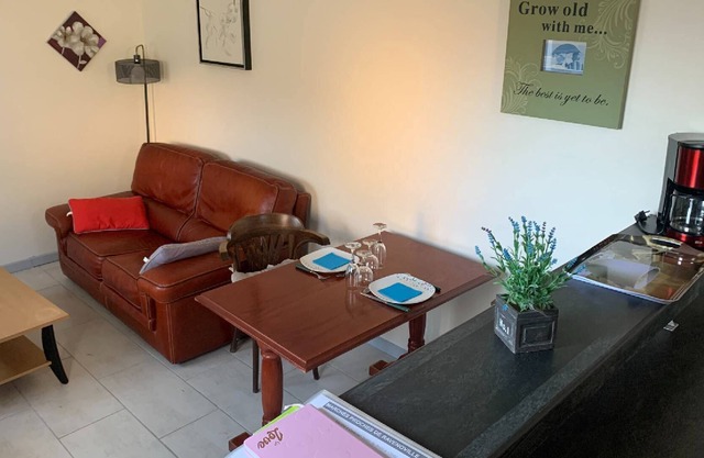Cottage with private garden, 10 meters from the sea
